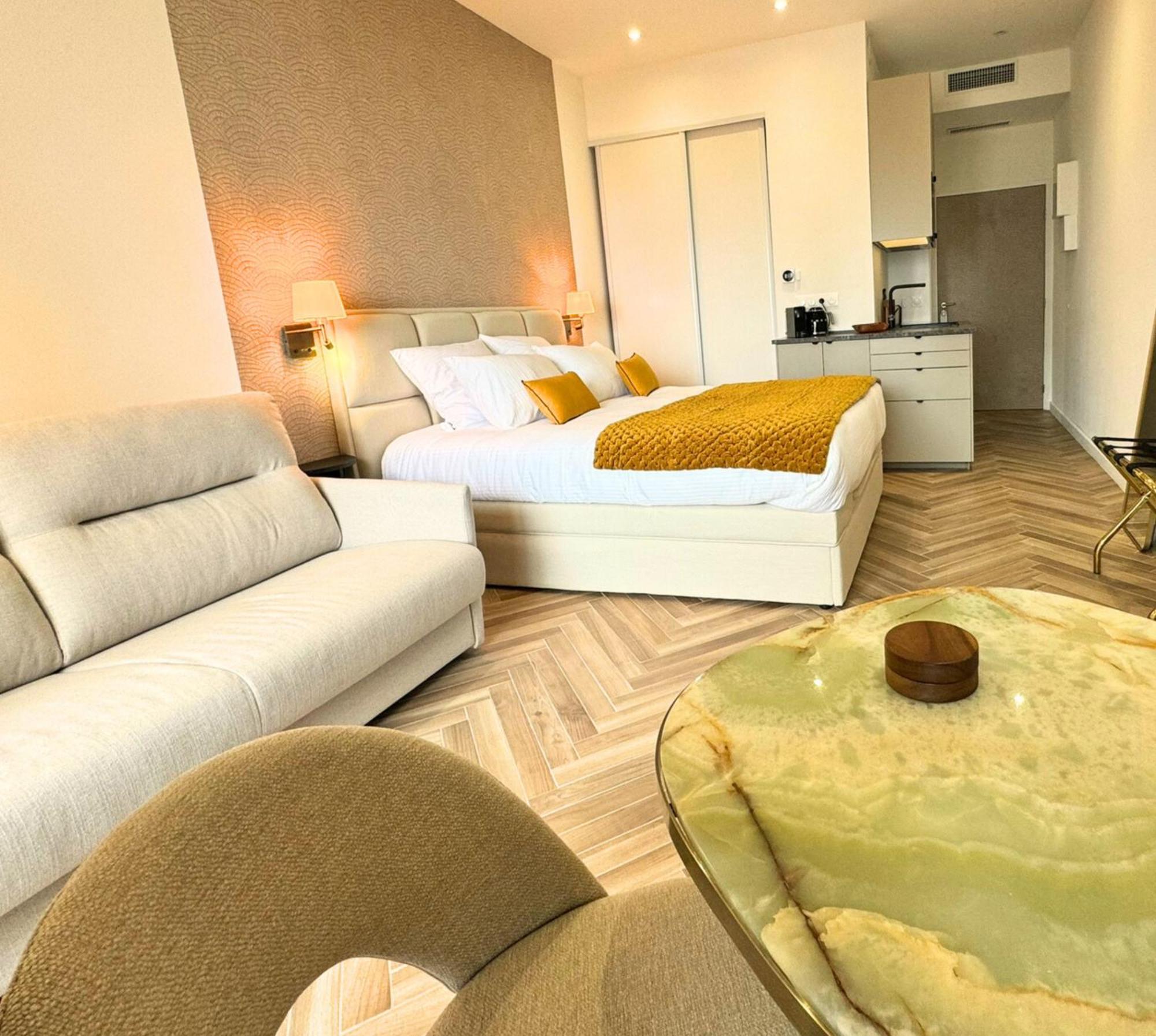 Monaco Border Luxury Suite - Sea View - Pool Босолей Екстер'єр фото