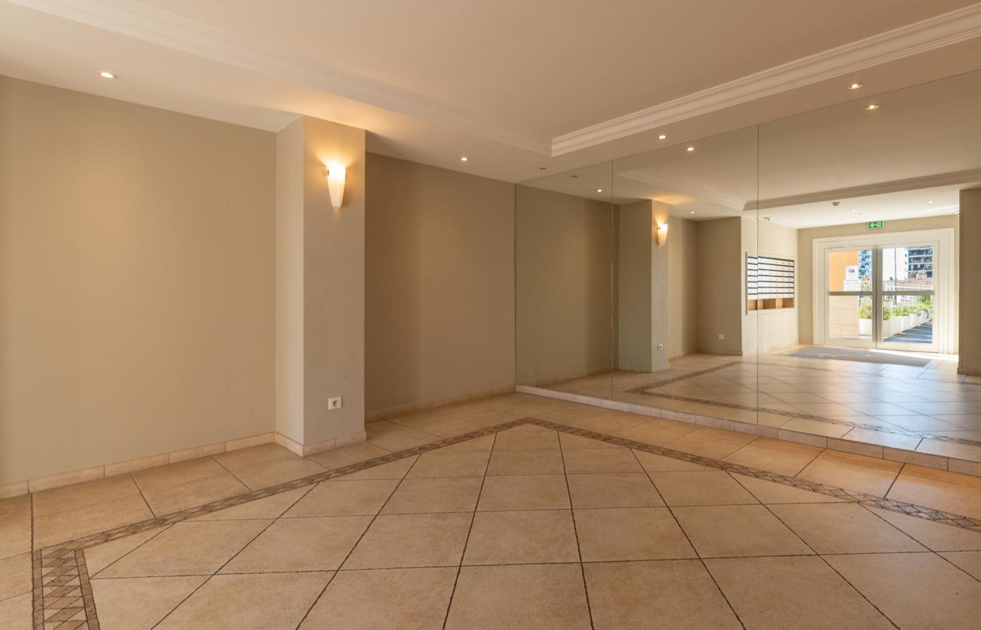 Monaco Border Luxury Suite - Sea View - Pool Босолей Екстер'єр фото