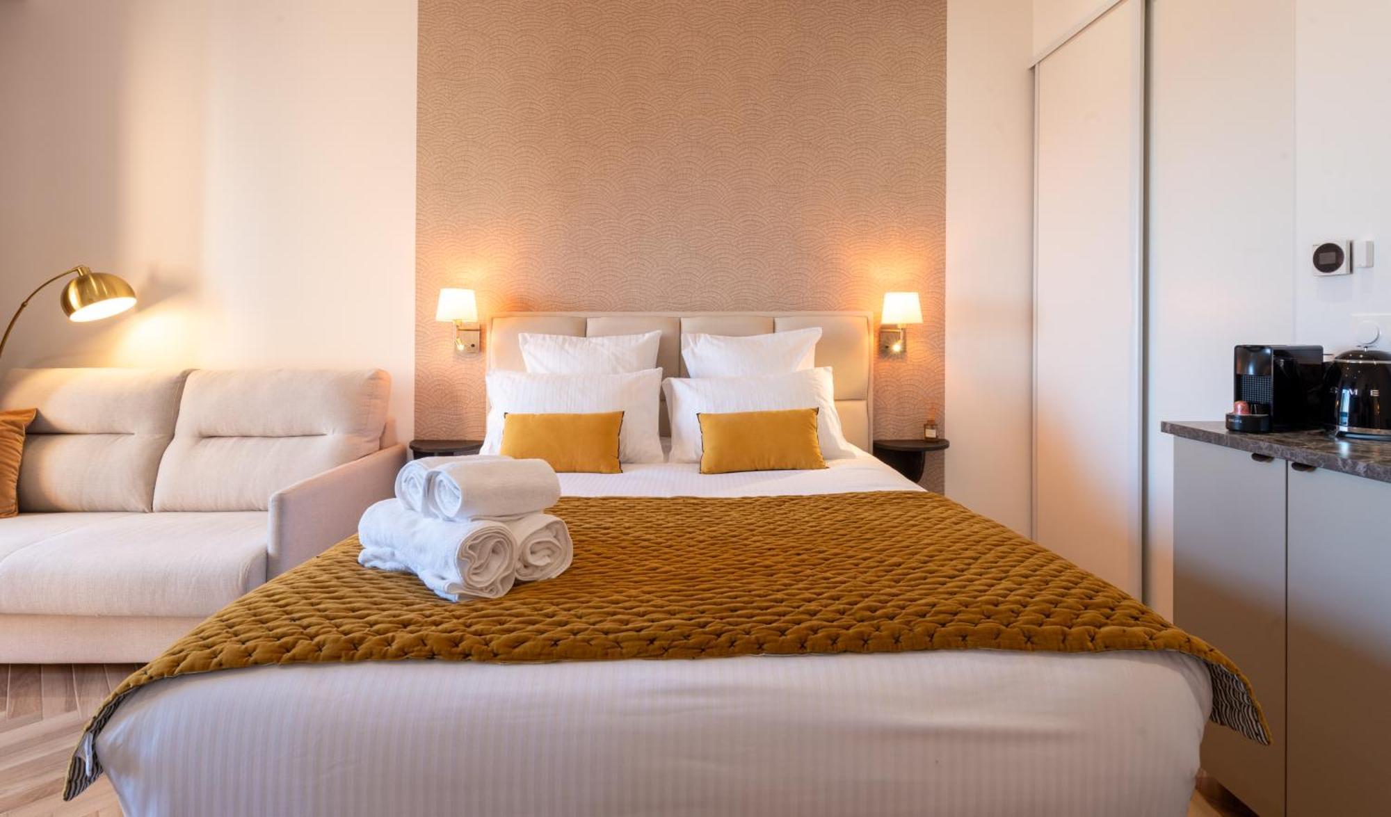 Monaco Border Luxury Suite - Sea View - Pool Босолей Екстер'єр фото